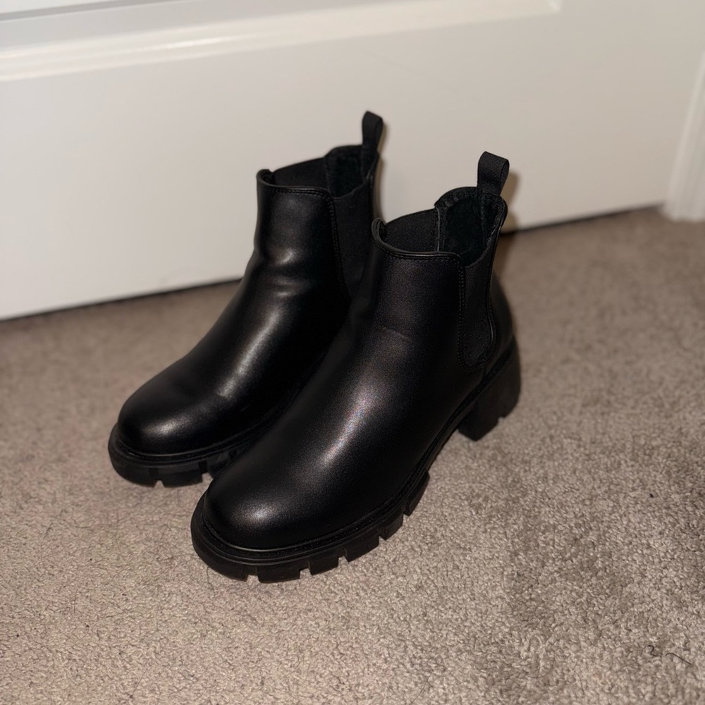 Steve Madden Women's Howler Chelsea Boot